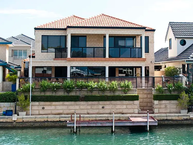 4 Santavea Mews, Halls Head WA 6210