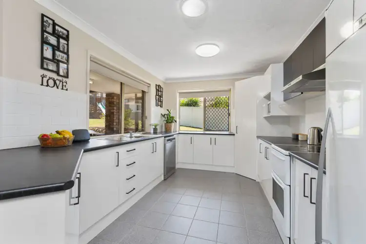 27 Oakland Parade, Banora Point NSW 2486