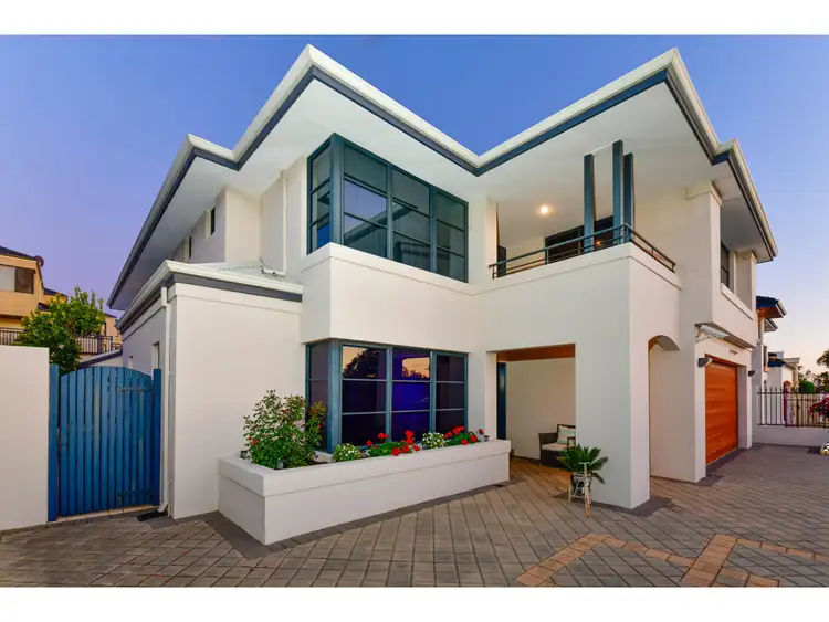Second view of Homely house listing, 7 Stitfold Promenade, Salter Point WA 6152