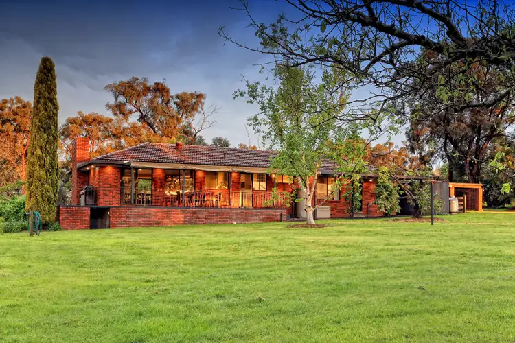 17 Coopers Road, Macclesfield VIC 3782
