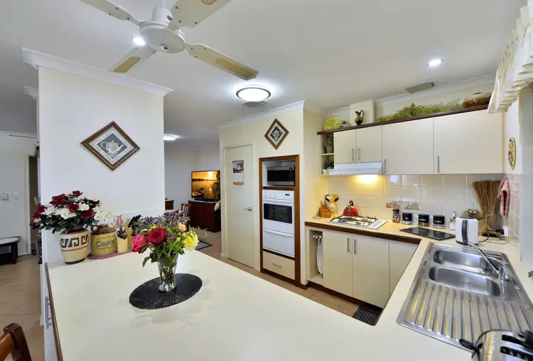 10 Cherry Hills Retreat, Meadow Springs WA 6210