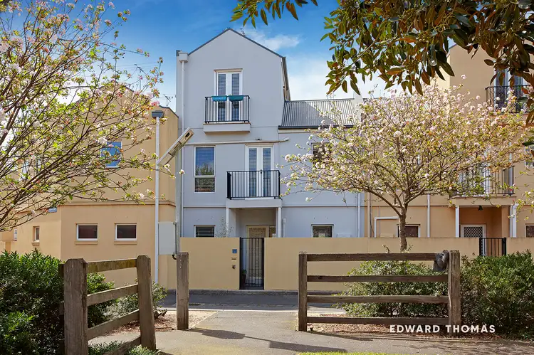 8 Lascelles Square, Kensington VIC 3031