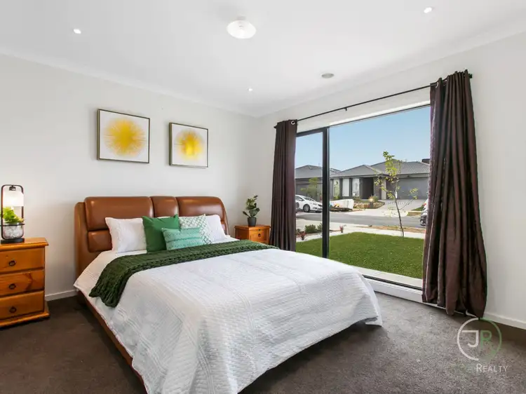 54 Aintree Close, Clyde VIC 3978