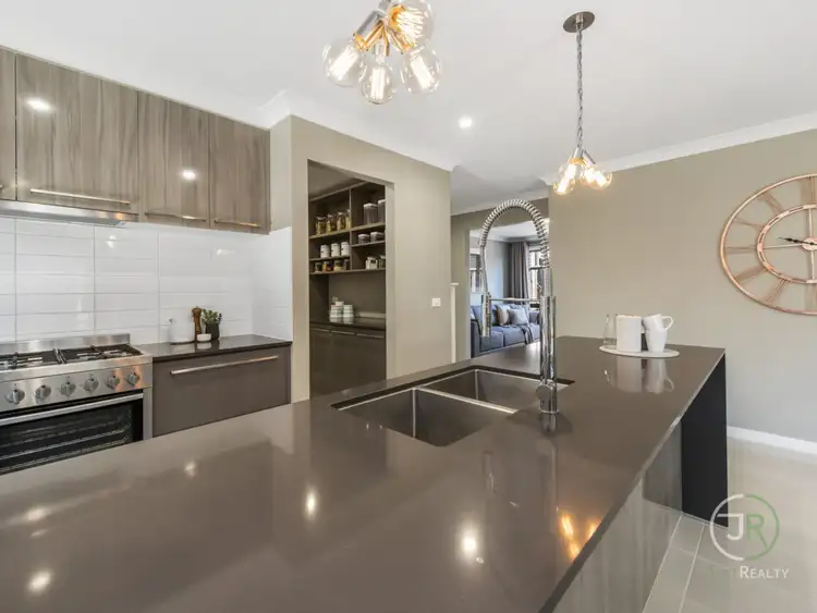 43 Quist Parade, Cranbourne West VIC 3977