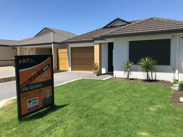 16 Jingana Road, Banksia Grove WA 6031