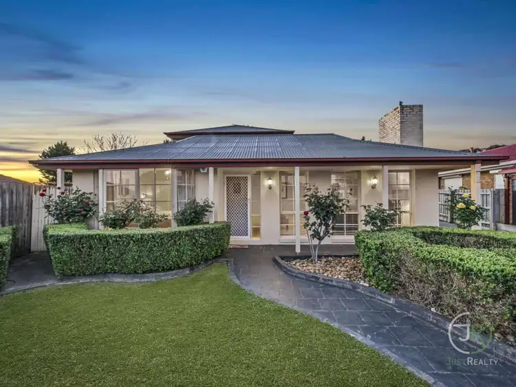 24 Denham Crescent, Cranbourne North VIC 3977