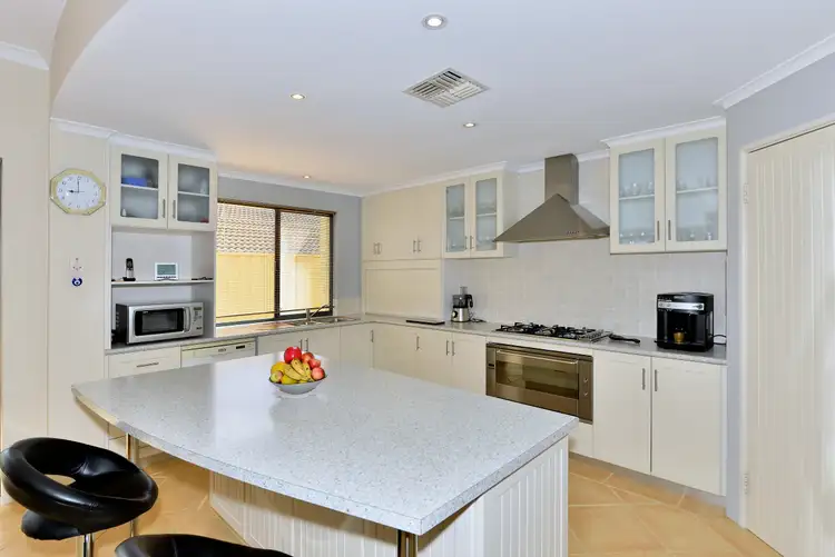 8 Greenshank Mews, Wannanup WA 6210