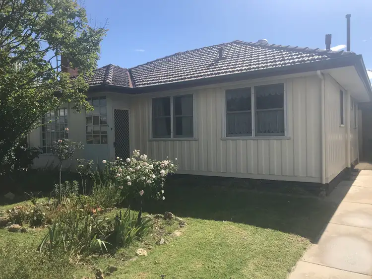 32 Batchelor Crescent