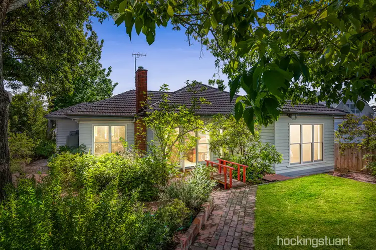 25 Woodhouse Grove, Box Hill North VIC 3129