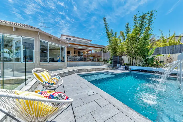 15 Carina Circle, Halls Head WA 6210