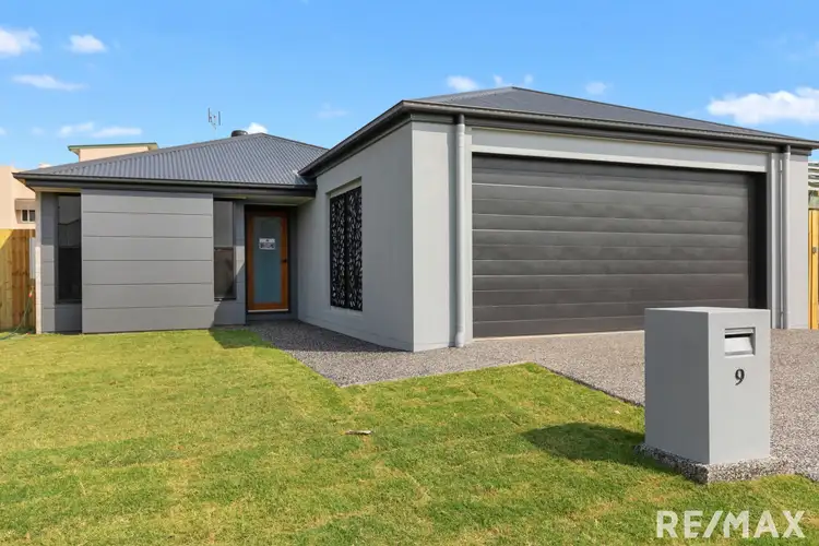 9 Waugh Street, Urangan QLD 4655