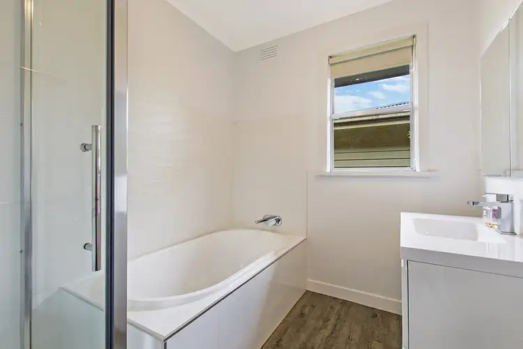 Fourth view of Homely house listing, 10 Shanahan Court, Hamilton VIC 3300
