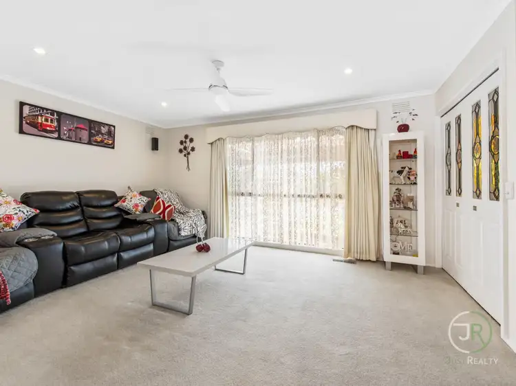 14 Clairmont Avenue, Cranbourne VIC 3977