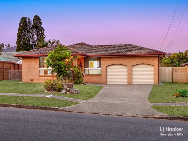 17 Carnaby Street, Macgregor QLD 4109