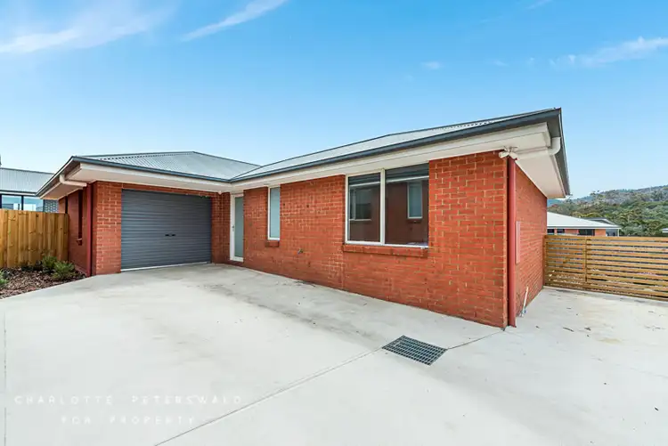 2/9 Emerald Drive, Rokeby TAS 7019
