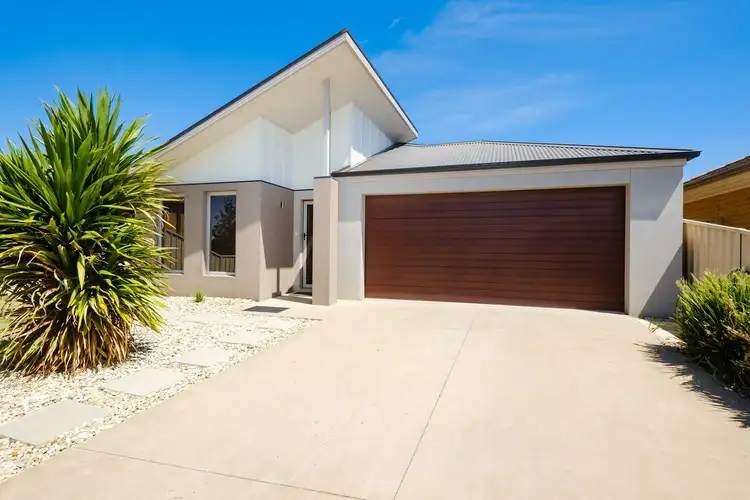 Main view of Homely house listing, 27 Inwood Crescent, Wodonga VIC 3690