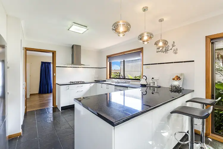 Second view of Homely house listing, 8 Chamberlain Crt, Hamilton VIC 3300