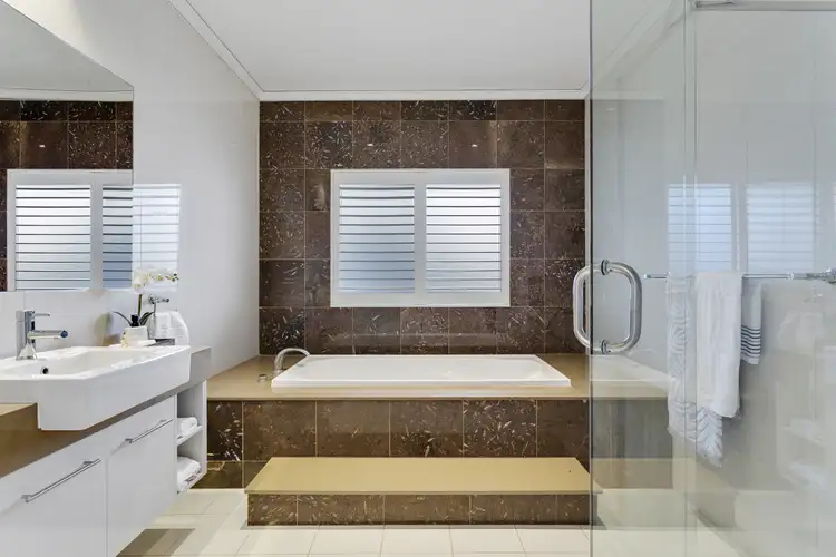 Fifth view of Homely house listing, 2 Paringa Close, Middle Ridge QLD 4350