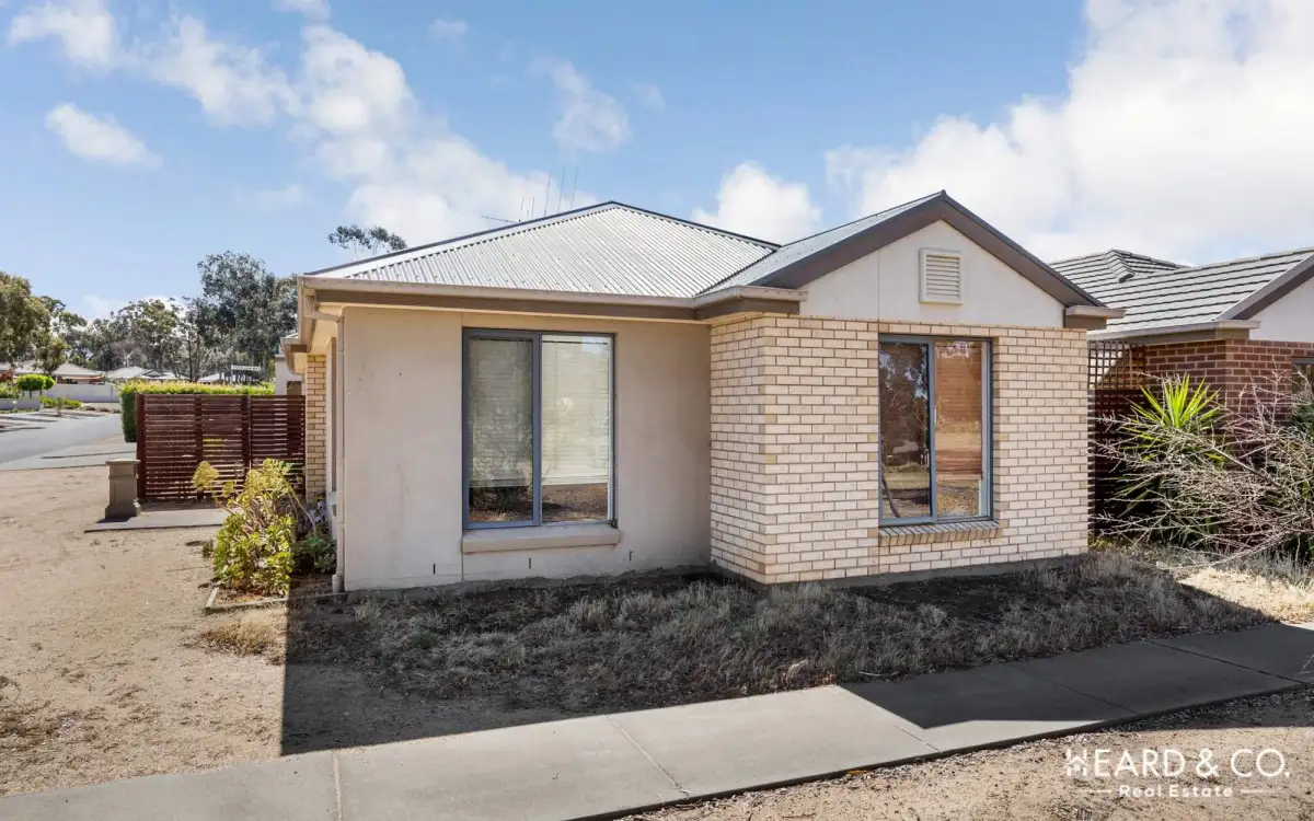 Main view of Homely house listing, 1/4-6 Greenview Circuit, Epsom VIC 3551