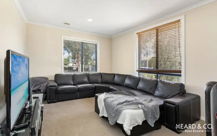 Second view of Homely house listing, 1/4-6 Greenview Circuit, Epsom VIC 3551