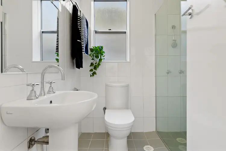 Fifth view of Homely apartment listing, 2/18 Hillview Crescent, The Hill NSW 2300