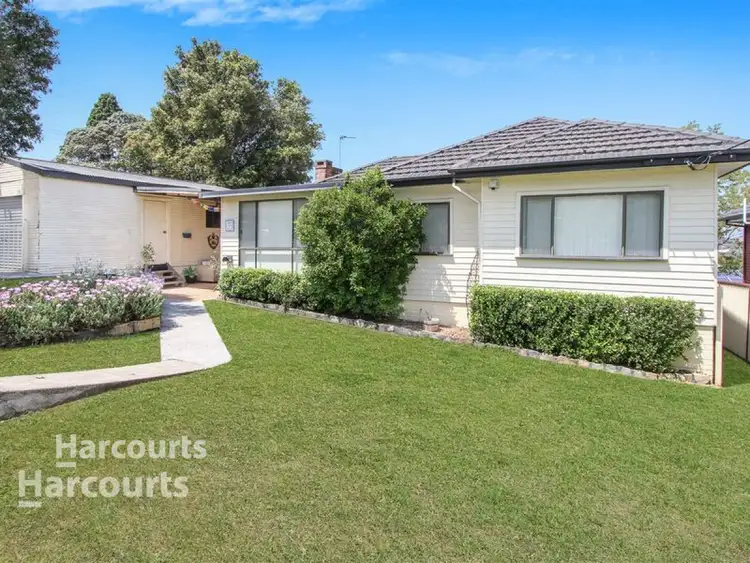 39 Beverley Avenue, Unanderra NSW 2526