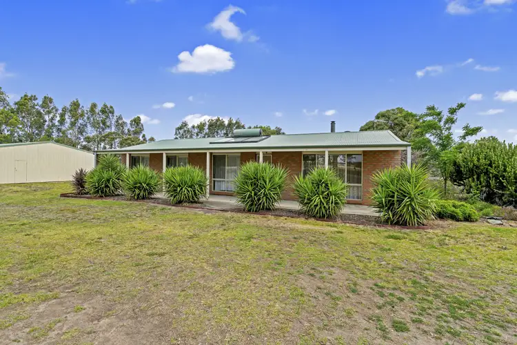 13 LLowalong Road, Stratford VIC 3862