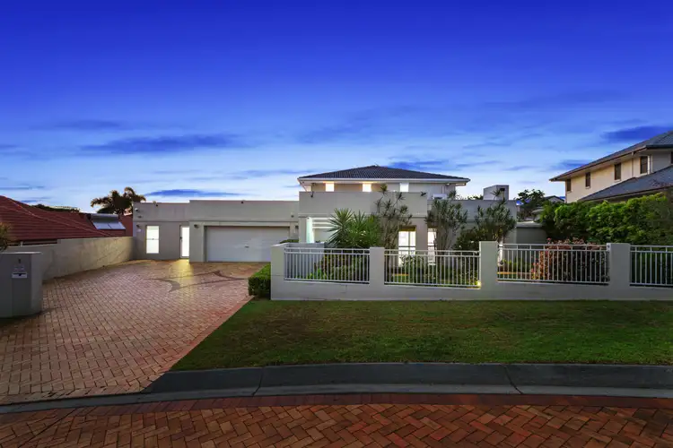 4 Pinehurst Place, Carindale QLD 4152