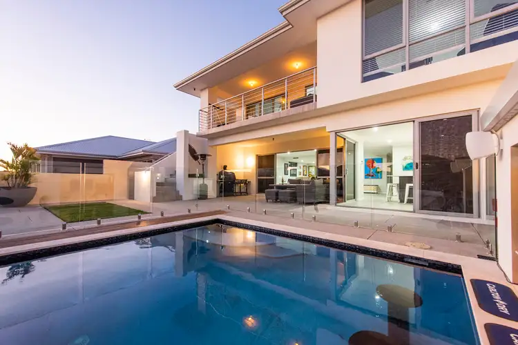 7 Arcadia Close, Dudley Park WA 6210