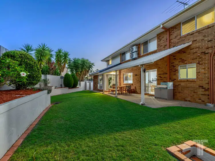 27 Windsor Place, Carindale QLD 4152
