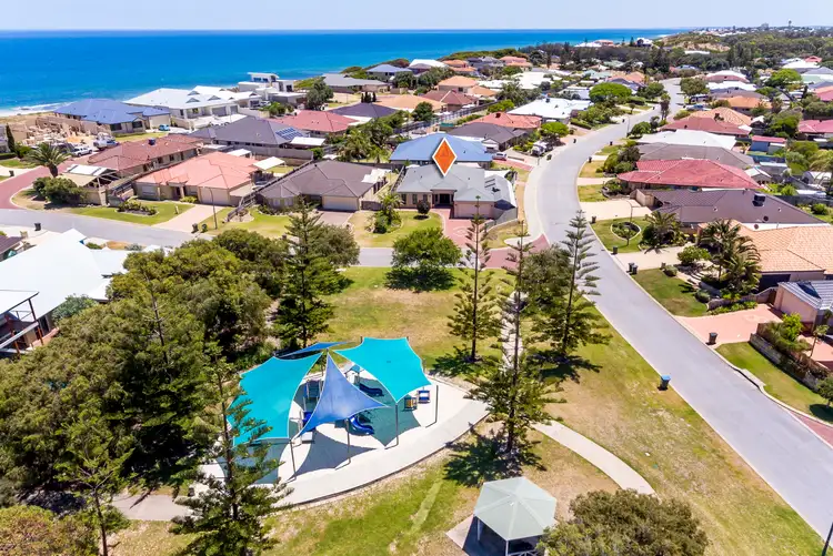 2 Hideaway Cove, Halls Head WA 6210