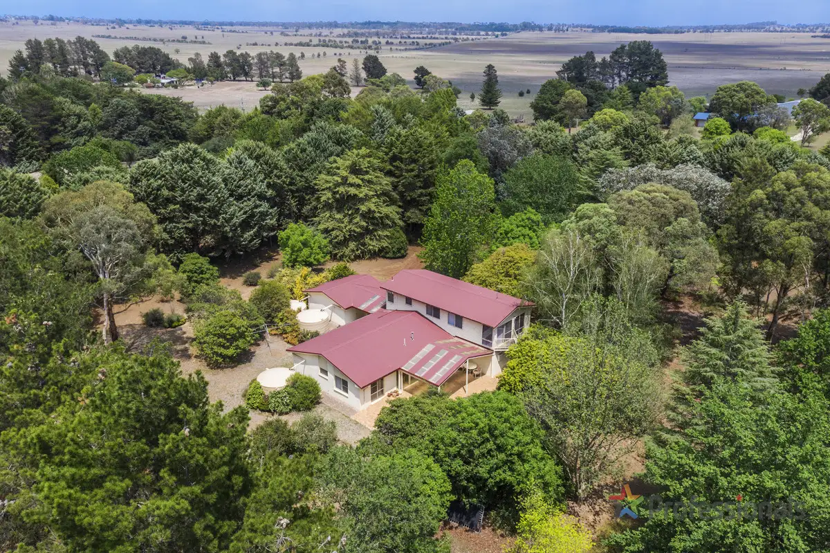 Main view of Homely house listing, 32 Wattle Drive, Armidale NSW 2350