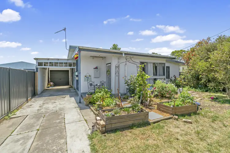 7 Davies Street, Seaspray VIC 3851