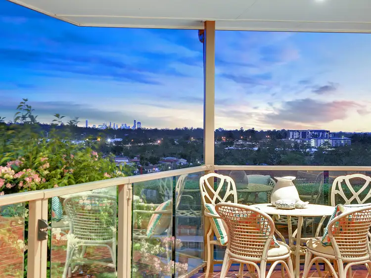 6 Macquarie Court, Mount Ommaney QLD 4074