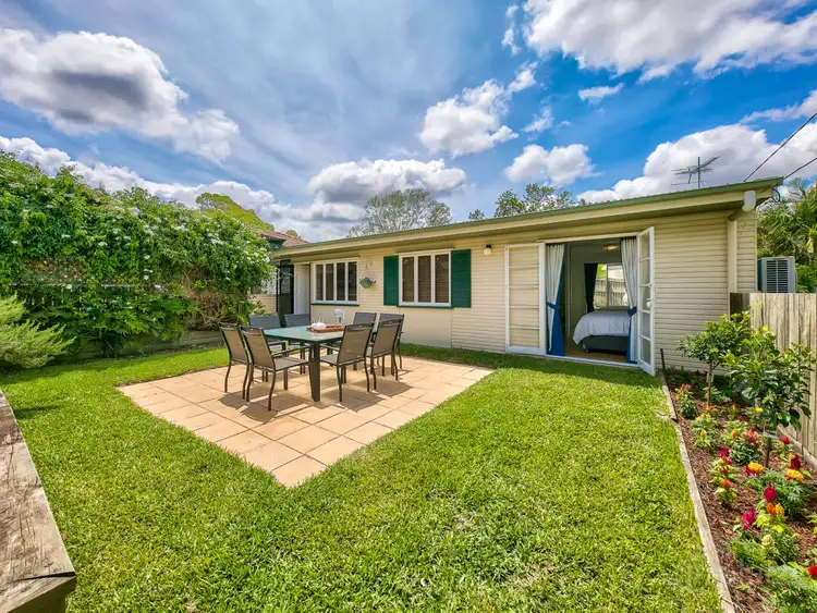 58 Dobbs Street, Holland Park West QLD 4121