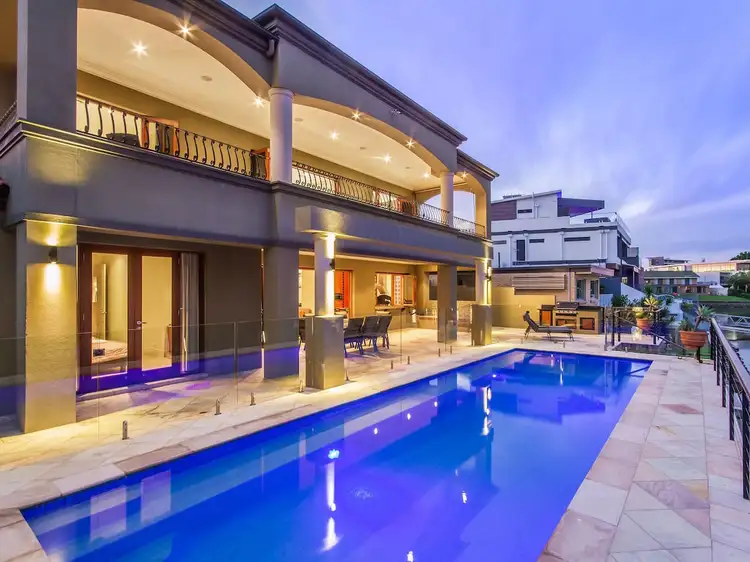 16 Lakeland Key, Broadbeach Waters QLD 4218