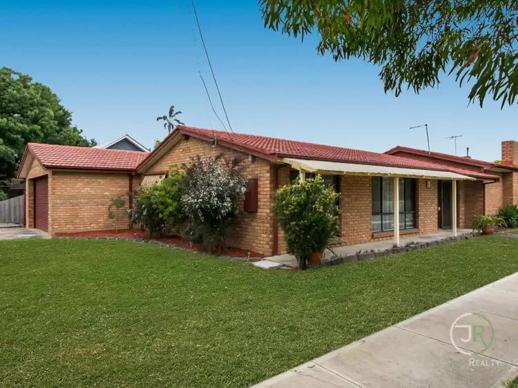 8 Canterbury Street, Cranbourne VIC 3977
