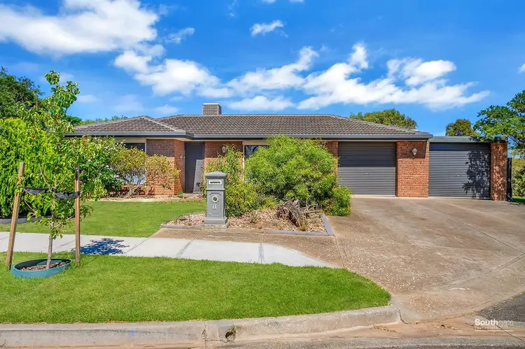 11 Fishcombe Court, Moana SA 5169