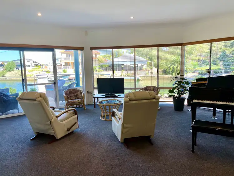 1 Santavea Mews, Halls Head WA 6210