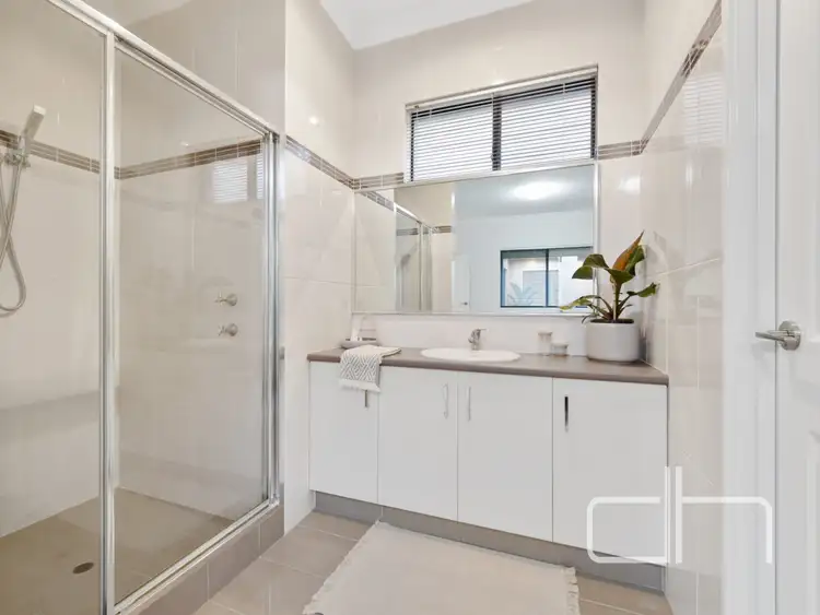 Sixth view of Homely house listing, 2/6 Bologna Vista, Landsdale WA 6065