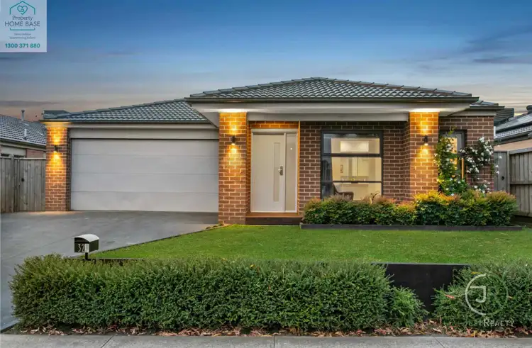 32 Ranfurlie Boulevard, Cranbourne West VIC 3977