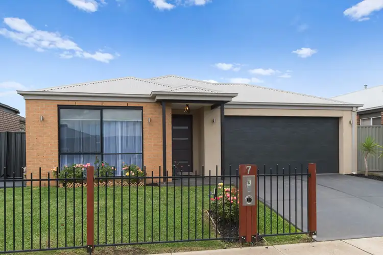 7 Heales Road, Cranbourne East VIC 3977
