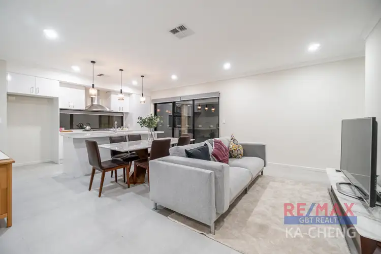 16 Oroya Close, Morley WA 6062
