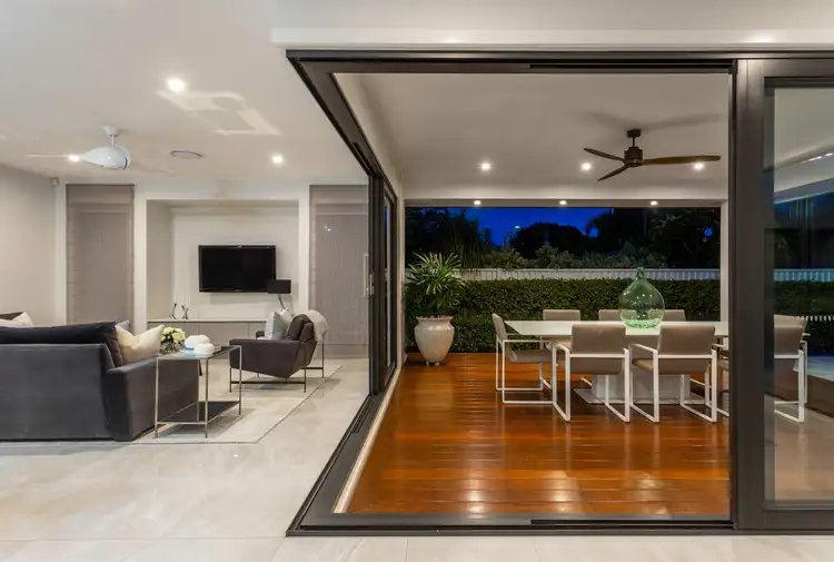 32 Boongala Road, Broadbeach Waters QLD 4218