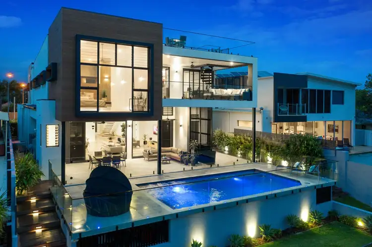 67 TE Peters Drive, Broadbeach Waters QLD 4218