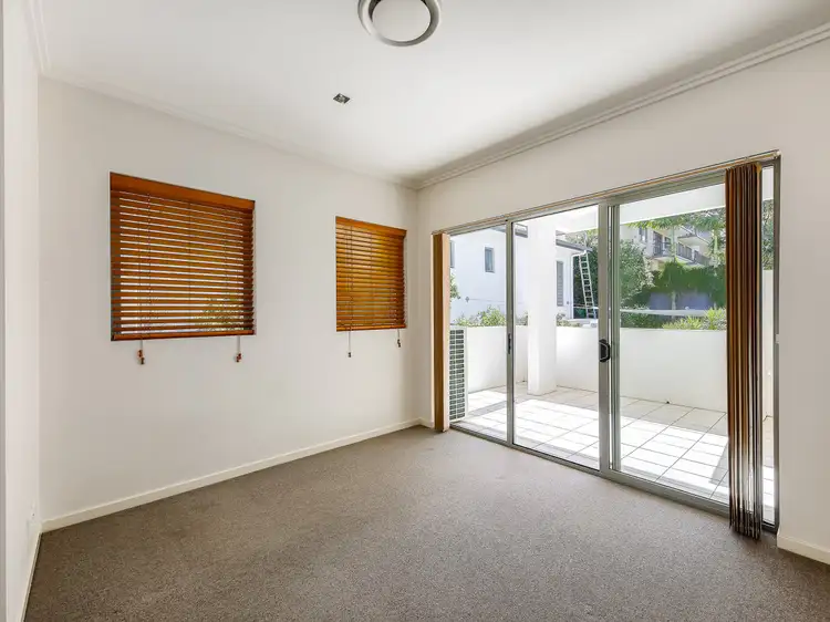 284 Vulture Street