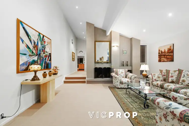 8 Nolan Close, Doncaster East VIC 3109