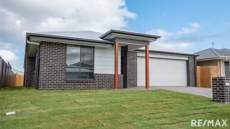 4 Waugh Street, Urangan QLD 4655