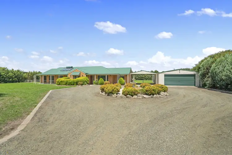 35 Llowalong Road, Stratford VIC 3862