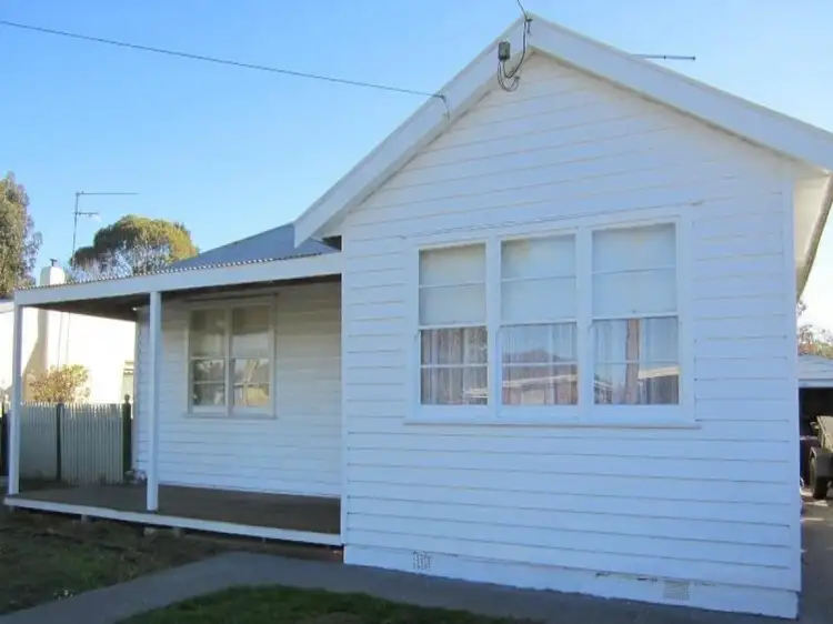 15 McAdam Crescent